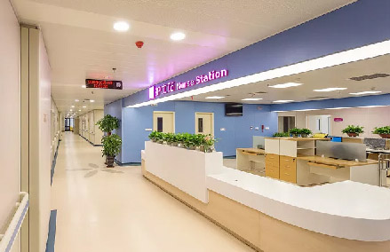 Use anti-collision handrails in ward corridors and other aisles